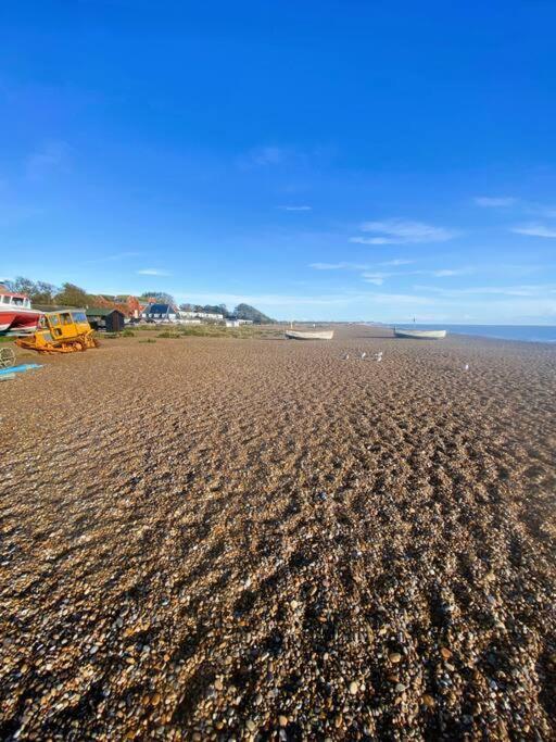 Beautiful Immaculate Aldeburgh Cottage, Sunny Outdoor Space, Free Parking - Easy Walk To Beach & Town Exterior foto