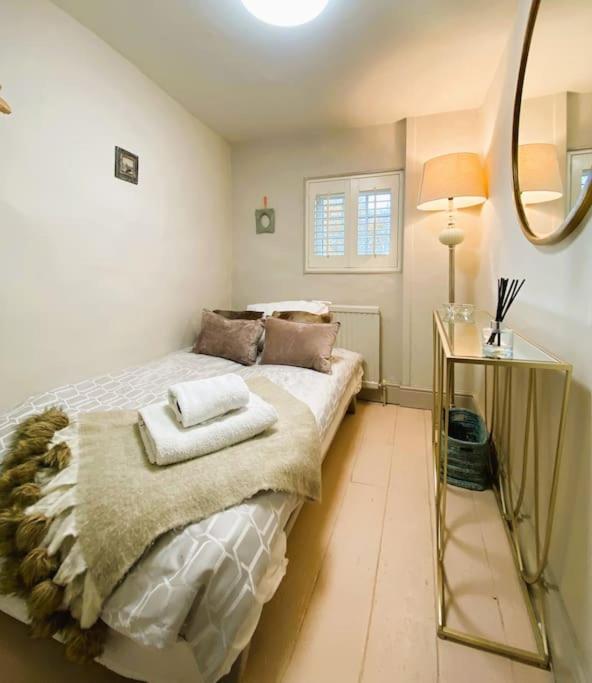 Beautiful Immaculate Aldeburgh Cottage, Sunny Outdoor Space, Free Parking - Easy Walk To Beach & Town Exterior foto